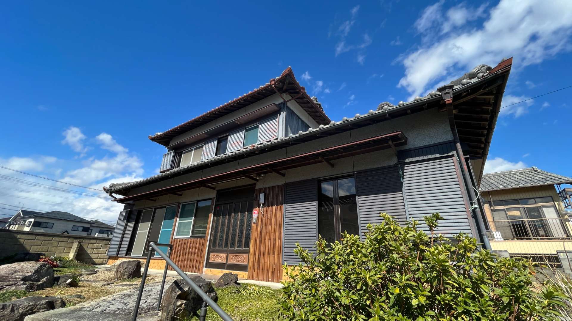 【平田本町二丁目戸建て　8DK】