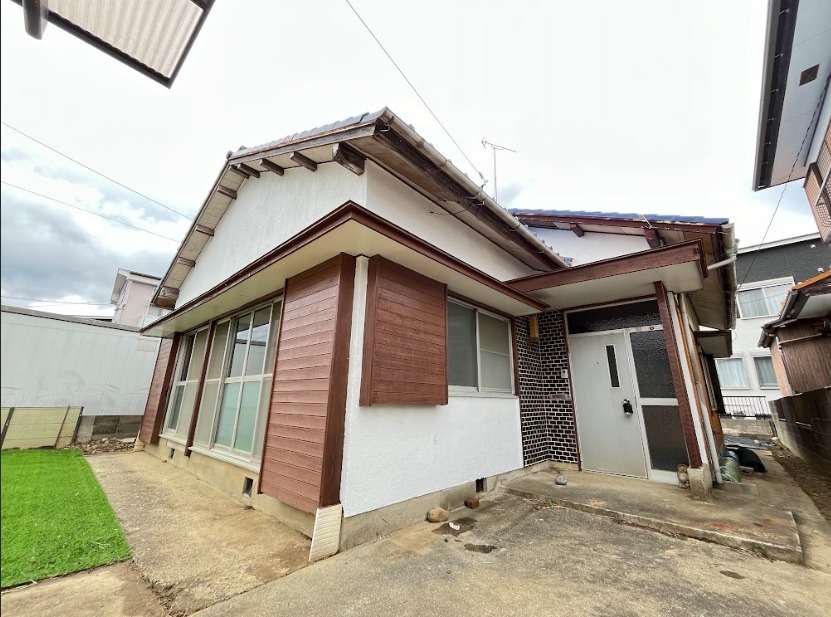 【中古戸建収益物件 津市末広町　670万円】　